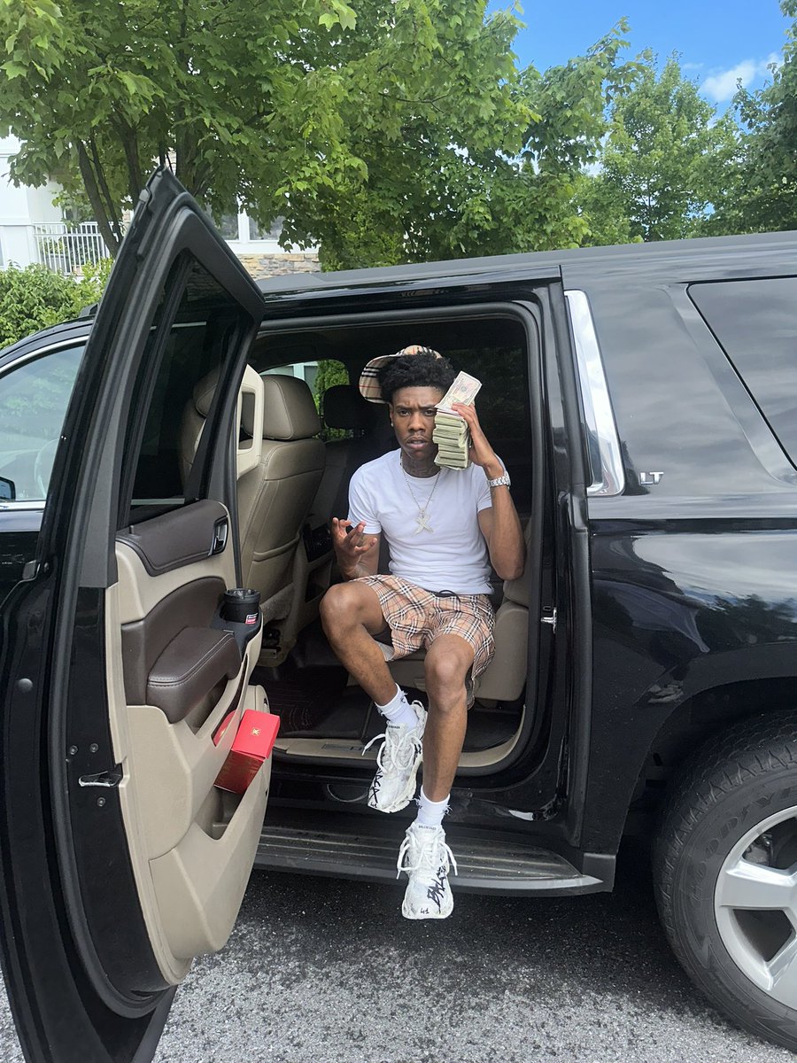 ranmyracksup's tweet photo. IT WAS ME N JOE TALKING BOUT SHIT I COULDNT BIDEN #YGM🌐🏦 https://t.co/aPb1xhhHaY