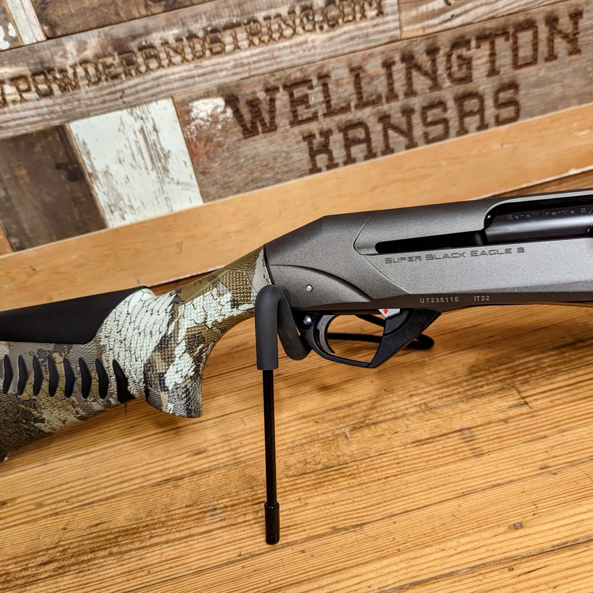 Be sure to stop by the shop this week to take advantage of our Kansas Wheat Festival deals on items like this @Benelli_USA SBE3!
#waterfowl 
#waterfowlhunting