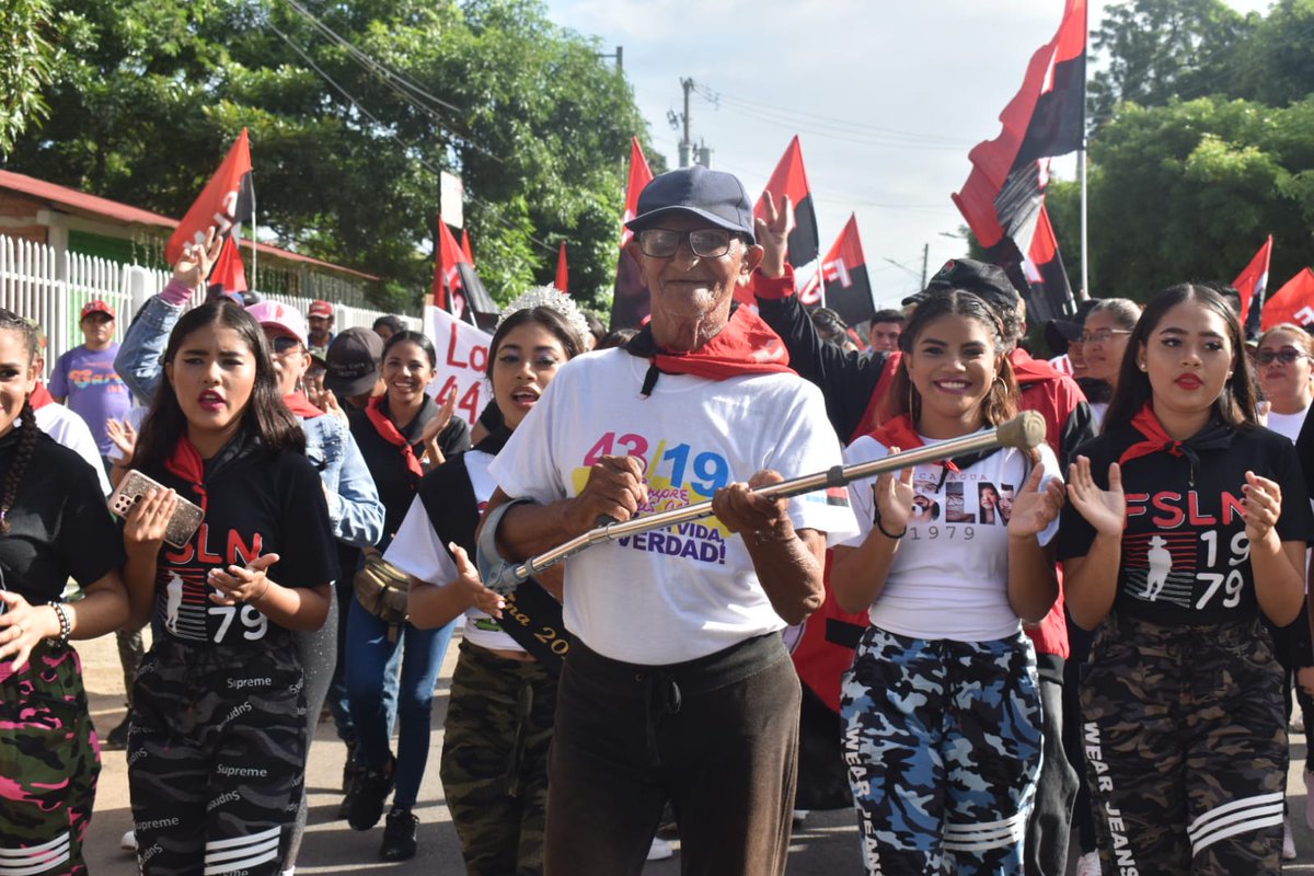 leonrevolucion_'s tweet photo. Alegre caminata en conmemoración de los Héroes y Mártires de Pancorva

#4419SiempreMásAllá 
#4419SiempreVictoriosos 
#LeónRevolución https://t.co/6U6vkBni3F