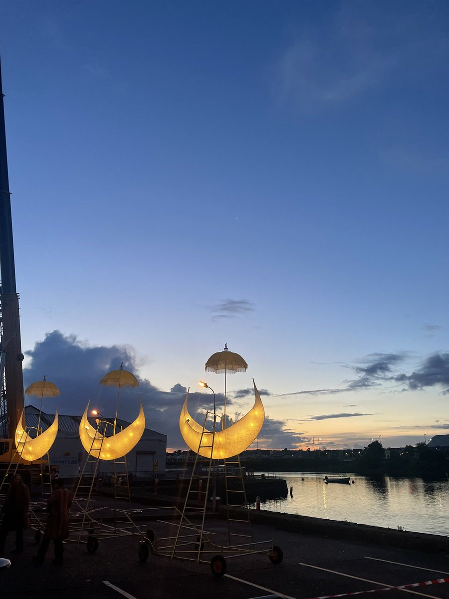 It’s a beautiful evening for LUXE’s performance of The Seas Above through Sligo town 💫 Kicking off at 11pm from Quay St in Sligo town 🫶