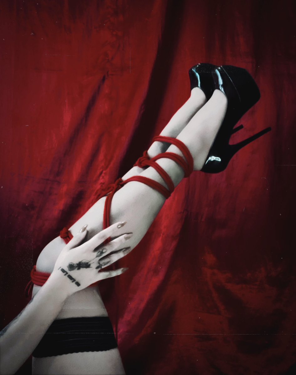 ladynosfera's tweet photo. Love is like bondage. https://t.co/FxGiMY9Ycw