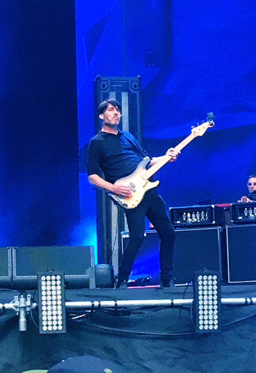 munkrunkey's tweet photo. Blimey! that was the greatest ever thing #blur #BlurWembley https://t.co/Z4MF9uL7uw