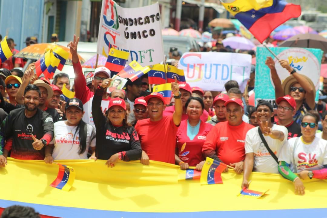 PartidoPSUV's tweet photo. Delta Amacuro 🚩

Desplegado por todo el territorio nacional, el Partido Socialista Unido de Venezuela (PSUV) junto al pueblo y toda su militancia, expresa su respaldo contundente al presidente Nicolás Maduro y la Revolución Bolivariana.

@NicolasMaduro 
@dcabellor 

¡#PSUV en despliegue permanente!