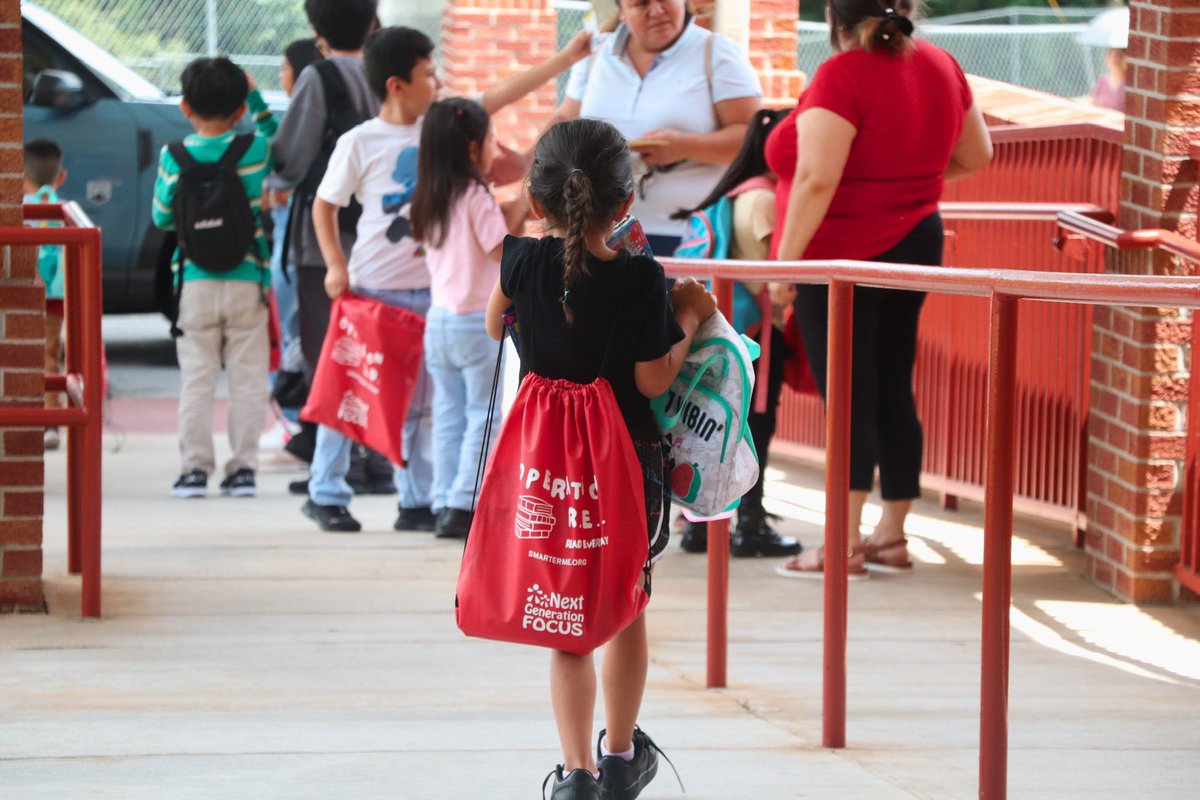 NextGenFocus's tweet image. This summer, we’re encouraging our students and their families to Read Every Day (R.E.D.)!📚😊🤓

#SmarterMe #tutoring #mentoring #virtuallearning #forsythcountyga  #donation #gwinnettcountyga #greateratlanta #nonprofit
#empoweringnextgenerationleaders #literacy #literacymatters