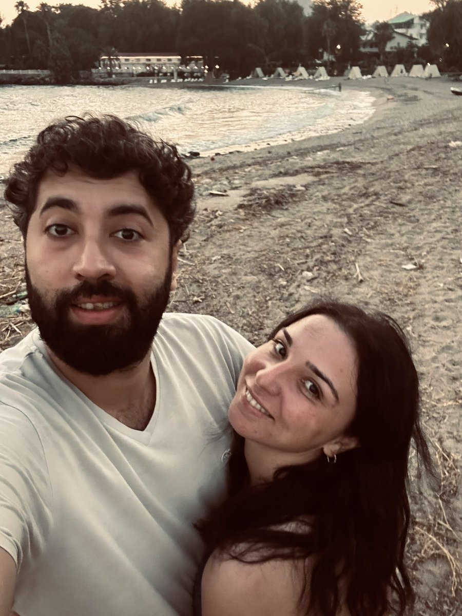 Sircumflexa's tweet photo. Oysa kalbim işte şuracıkta çarpıyordu Şurda senin gözlerindeki bakımsız mavi güzel laflı İstanbullar Şurda da etin çoğalıyordu dokundukça lafların dünyaların Öyle düzeltici öyle yerine getiriciydi sevmek…
İyi ki doğdun sevgilim @tansuAga https://t.co/1cQXWgfcjU