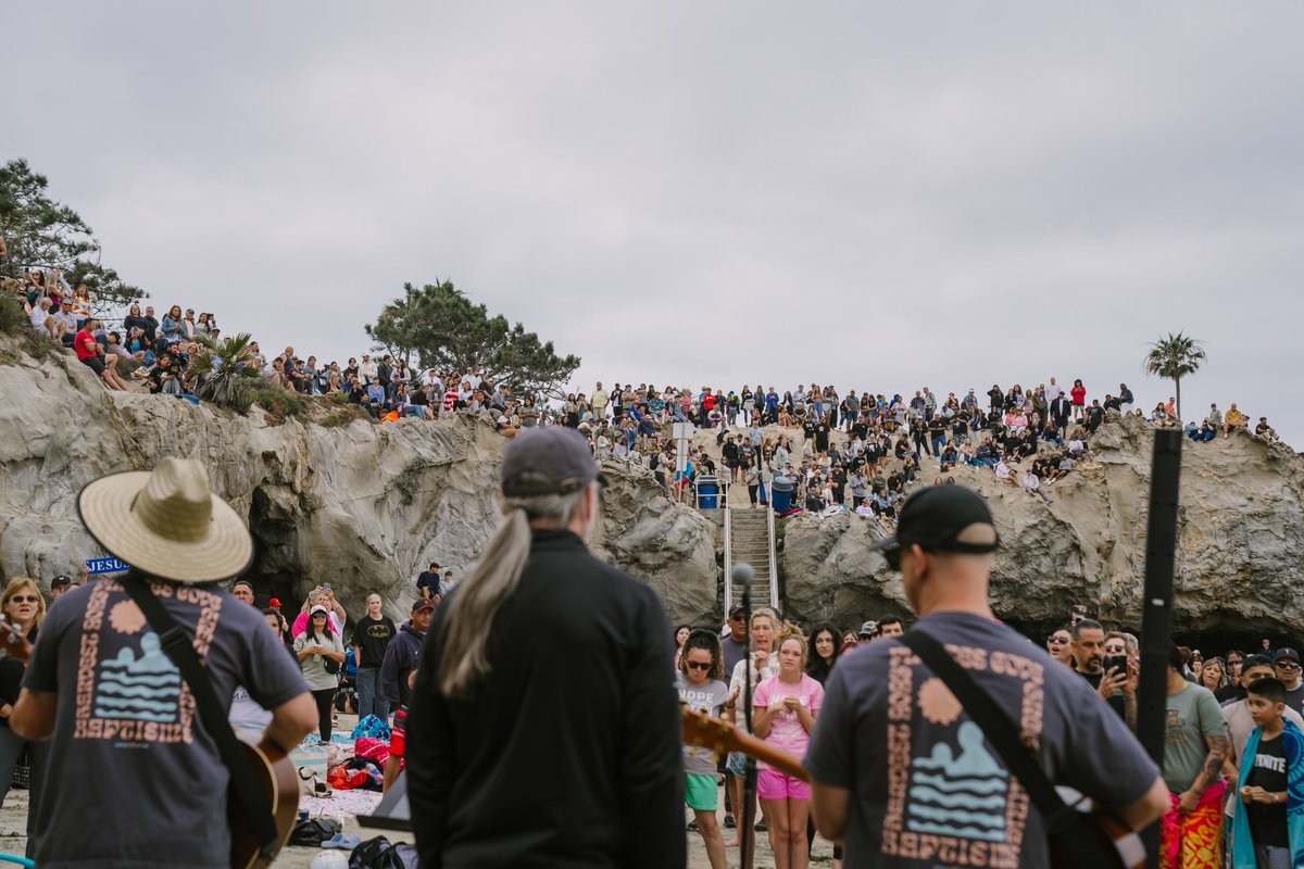 evangelistmatt's tweet photo. LINES TO GET BAPTIZED 

These are pictures from the largest baptism in US history which happened yesterday at Pirates Cove in Southern California. 

Thousands of people were baptized in a single day, and made a public declaration of their faith in Jesus, and followed in obedience to Jesus to be baptized in water. 

The line to get baptized was a half mile long. People patiently waited for hours to publicly declare their faith in Jesus Christ. 

This is an unprecedented move of God happening across the nation, and people are desperate for God to move in their lives and our world.