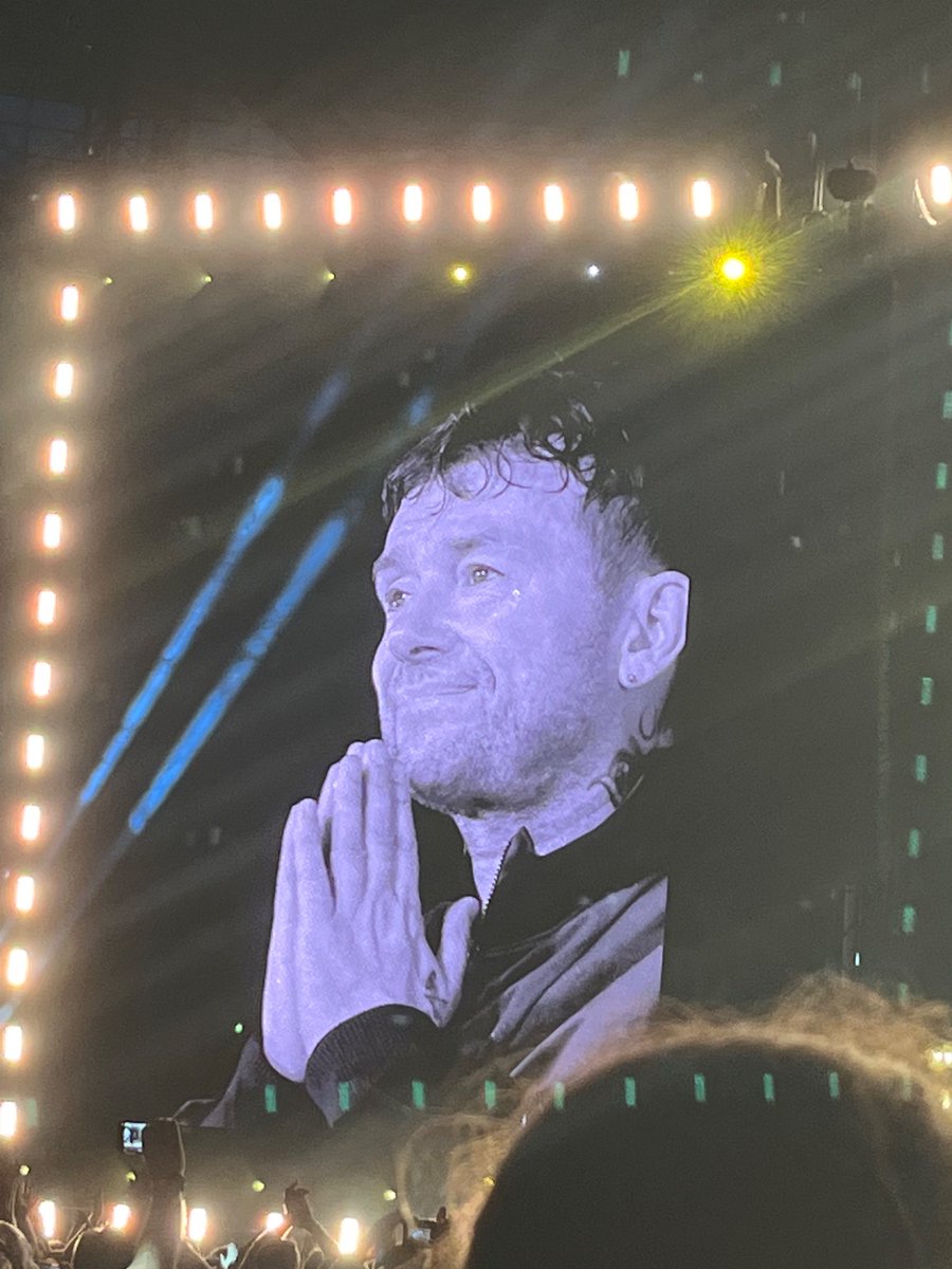 buzzababe's tweet photo. @blurofficial 
You were fucking amazing! I’m gonna ache tomorrow but it was all worth it! Look forward to seeing you again soon ❤️ https://t.co/fYO9AGB973