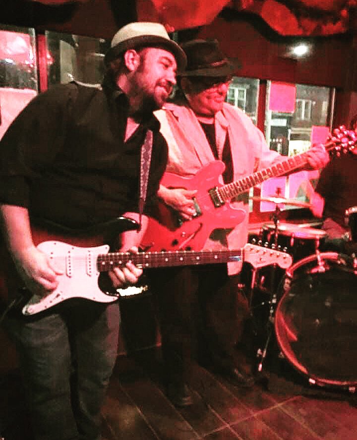 The only Open Jam at the Linsmore Tavern is happening tonight at 7pm w Mike Sedgewicks Blues Revue! Blues musicians come out and join in on the fun! @TOBluesSociety @BluesMusicMag @DanforthTweets @DanforthEonline @ears2dground @TorontoMusic @musiccityTO @Nightlife_TO @blogTO