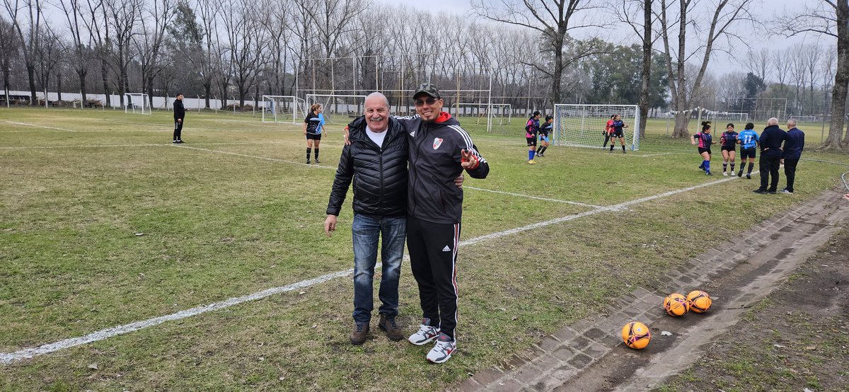 Acompañando a la secretaria de deportes y recreación del <a href="/SEC_Sindicato/">SEC</a>  que conduce el cro <a href="/OscarTedescoSEC/">Oscar M. Tedesco</a> hoy en el fútbol femenino,equipo conformado por cras de distintas empresas!!!💪✌️👏
<a href="/Cavalieri_SEC/">Armando Cavalieri</a> <a href="/CarlosPerezSEC/">Carlos Pérez</a>