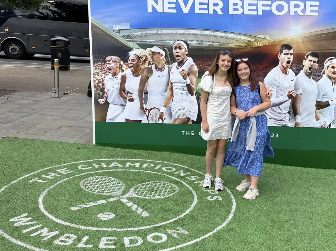 What an amazing experience for our @YourLiveWire young activators at @Wimbledon thanks to @StreetGames @the_LTA 
@NHSportsNetwork @streetgames_MGA 
Inspiring young people at a world class event👌🎾
#serves #WIMBLEDON  #doorstepsport