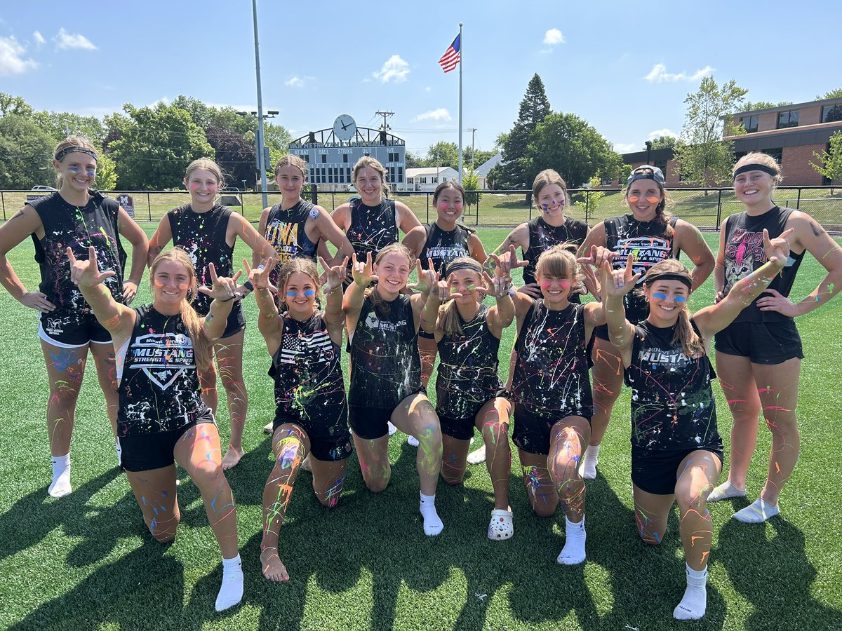 MVSBMadness's tweet photo. This TEAM. ❤️ 
They are inspiring, gritty, incredibly fun and just the absolute BEST! Great to see them playing their best ball at this time of the season! 🔥 https://t.co/gX9cSUwPjM