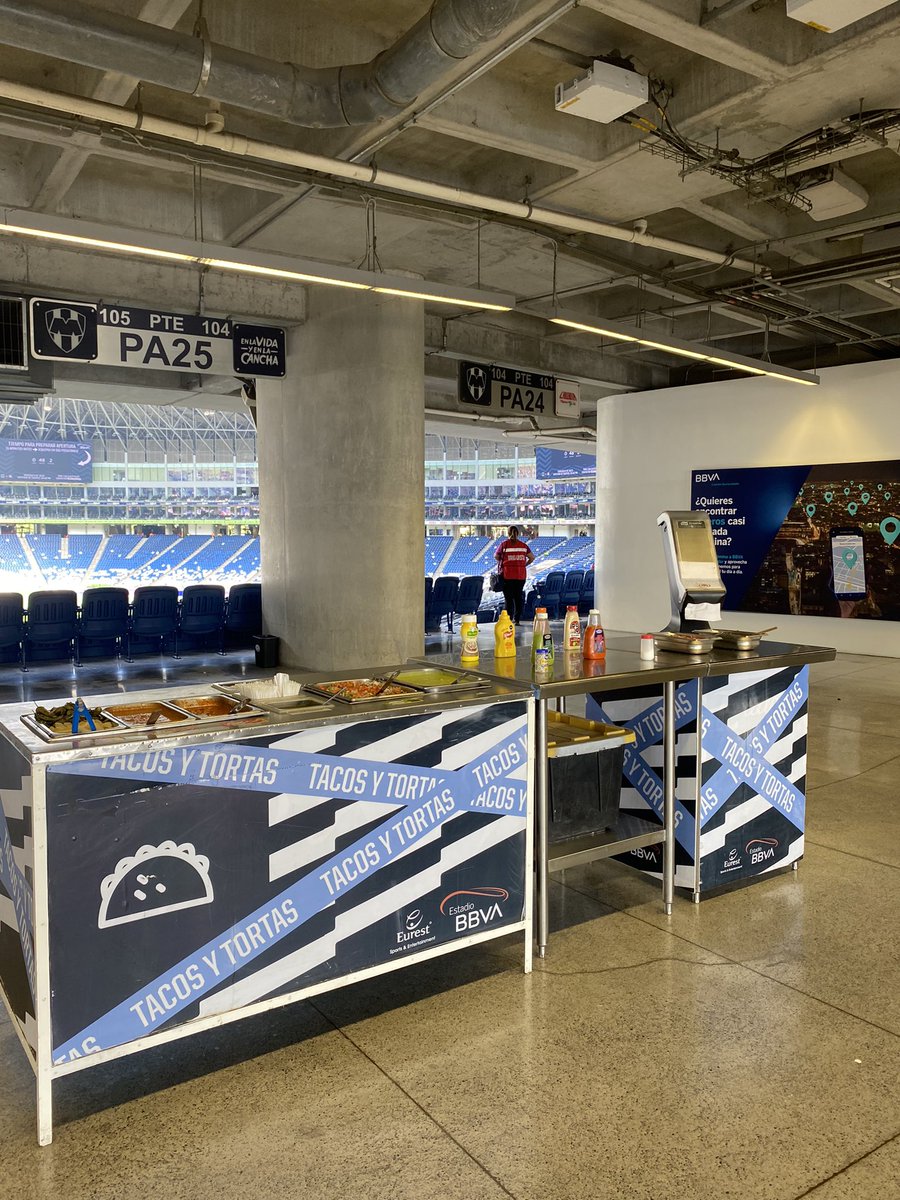 chino_arrieta's tweet photo. ¡Ya lista nuestra barra de complementos! Justo para prepararte unas deliciosas #Tortas y #Tacos de #Arrachera #Chorypan #Mixtas Te esperamos este domingo en el Estadio BBVA RAYADOS VS ATLAS 🙌🏻⚽️ https://t.co/ytLZiBqI9V