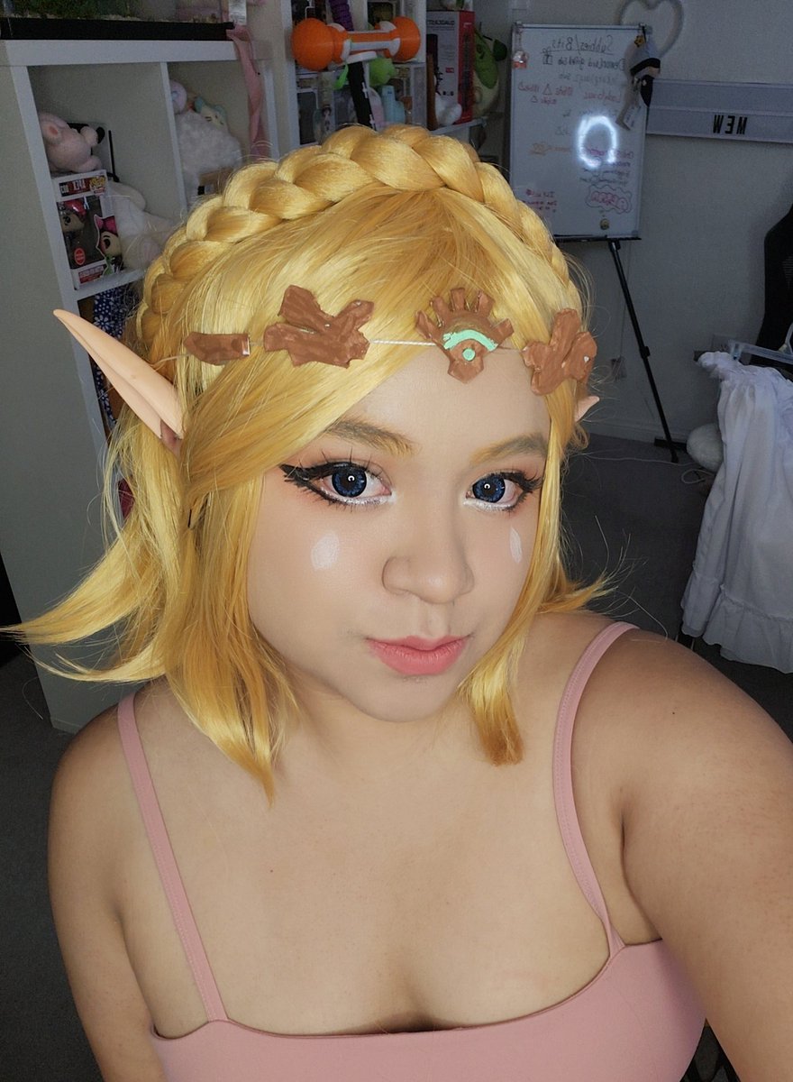 Mewspeak2's tweet photo. More photos ! #hyrule 
#loz #cosplayer #gamer
#TearsOfTheKingdom
-
Rant:
 I wish I had friends to hang out with in my city. 
I always felt that I never really belonged. I don't want to be expresso depresso but here I am. https://t.co/unXQOLtwYN