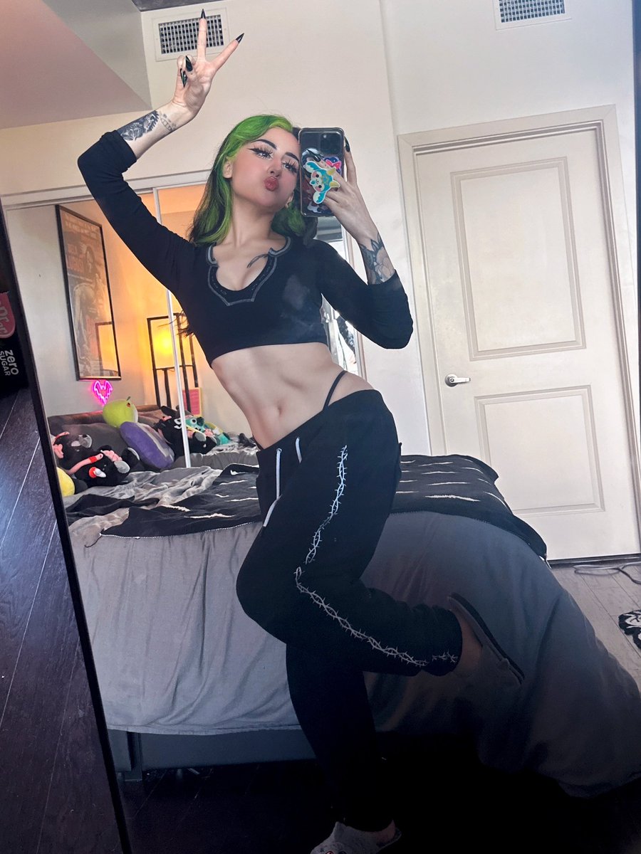 lilbatzz's tweet photo. Live now on Twitch!! 💚

https://t.co/ZSqe5keJ0i https://t.co/jTK02d8HjB