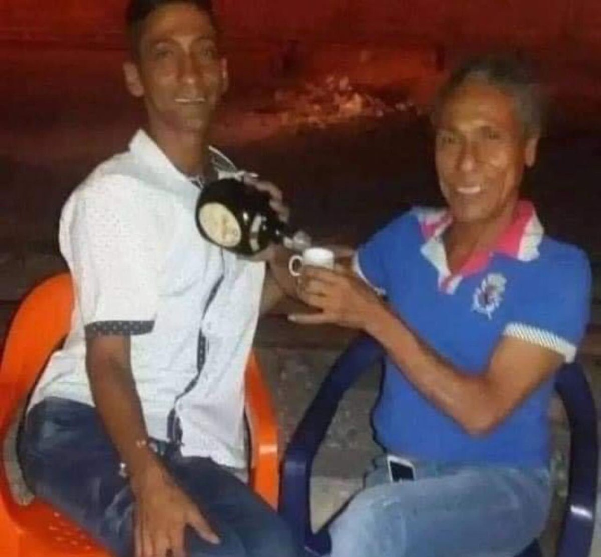 Eu e minha amiga falando de todos menos de nós