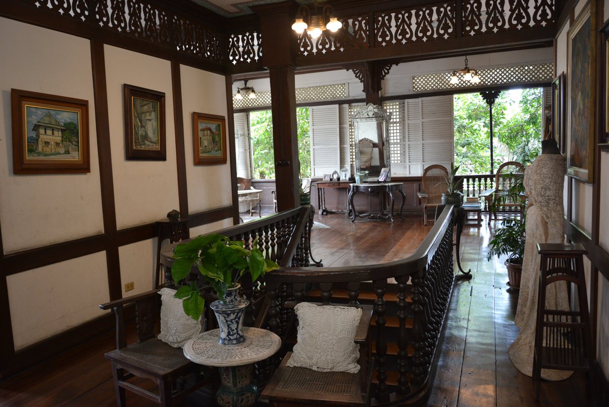 My mutuals and I would all be living in ancestral houses if America never left the Philippines 🇺🇸🇵🇭