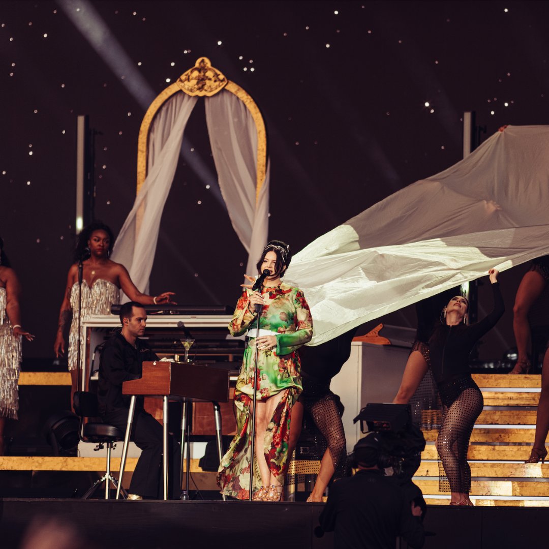 BSTHydePark's tweet photo. What a way to end American Express presents BST Hyde Park 2023! Watching Lana Del Rey is really like being in a dream ✨

📷 Jennifer McCord

#BSTHydePark #LanaDelRey https://t.co/4a2aCFrbpA