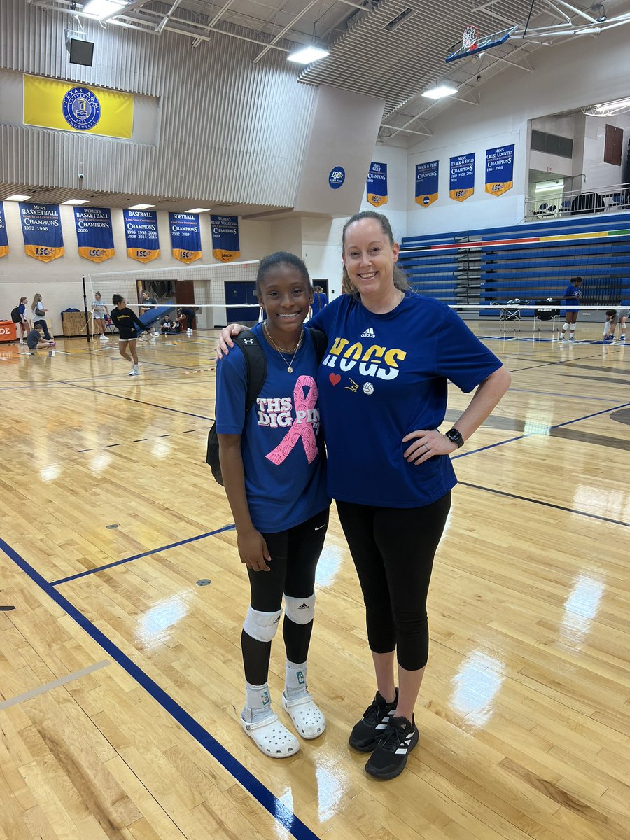 Had an amazing camp at Texas A&M Kingsville this weekend! I loved working with their players, coaches, and learning more about their program!🫶🏾 Thank you to entire coaching staff for having me! A phenomenal experience for sure!@Javelina_VB