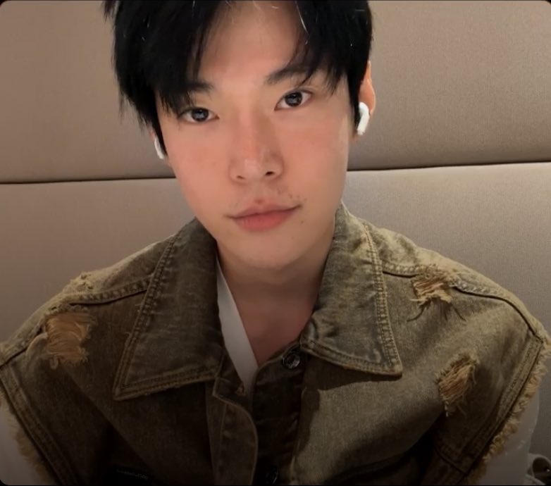 kdysource's tweet photo. barefaced doyoung 😍😍 https://t.co/O9vPl31AcI