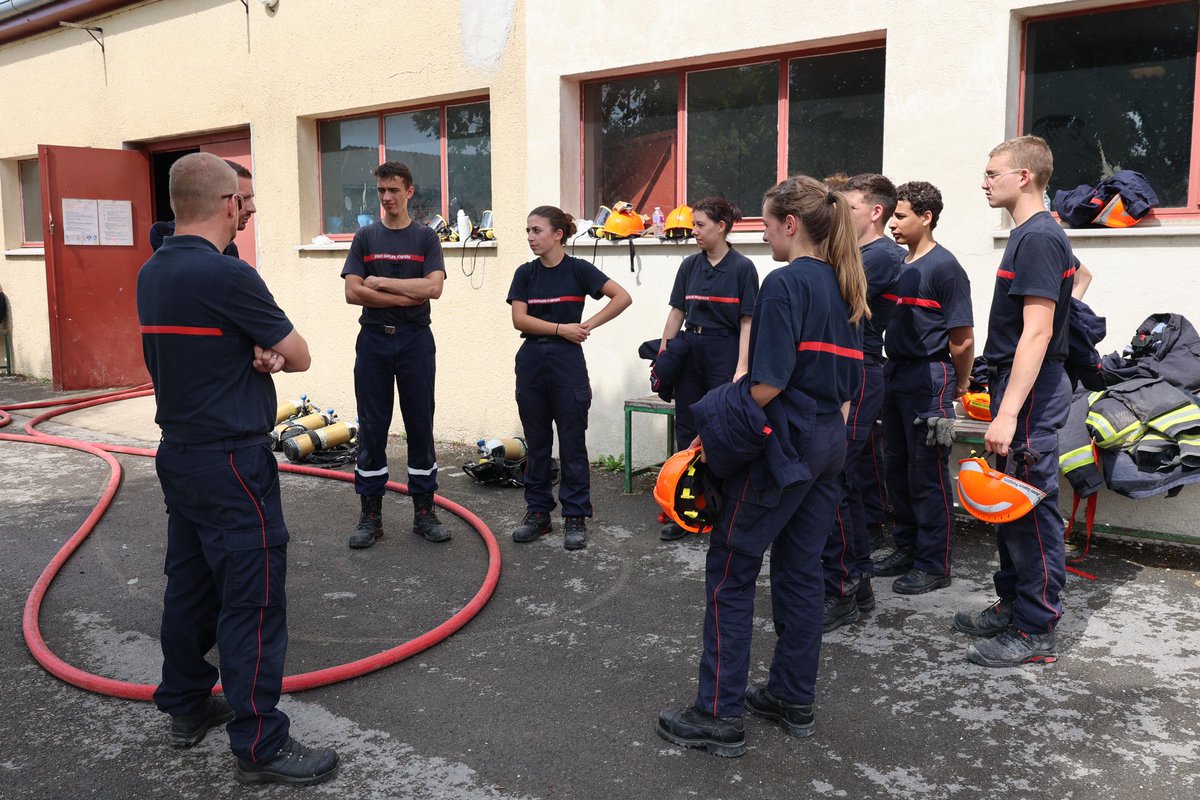 SDIS51's tweet photo. Le colonel hc MASSON, dir. dép. des services d’incendie et de secours, co-président de l’ADJSP: «Je profite de cette occasion pr souhaiter un bon camp JSP à nos jeunes collègues. Je leur souhaite une belle réussite aux épreuves et j’adresse tous mes encouragements aux formateurs» https://t.co/NPdFk68Mf3