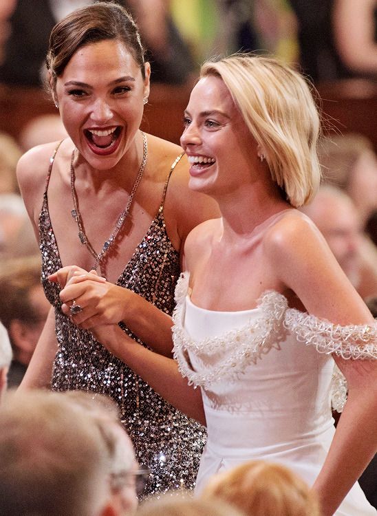 CheetahMinerva1's tweet photo. Mães!

#GretaGerwig, nós queremos a @GalGadot como Raquelle em #Barbie2

#MargotRobbie
#BarbieWire 
#Oppenheimer 
#Barbiemovie 
#Mattel
#LiveAction
@WarnerChannelBR 
@wbpictures 
@warnerbros 
#Beyonce 
#PilotWave https://t.co/9zI121u3V4