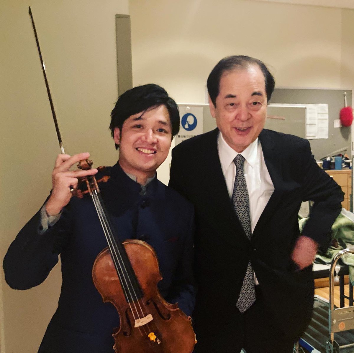 it was very honor and pleasure to perform with Haydn Philharmonic last week, nice pic right here☺️

Mo.オノフリと。紀尾井ホールでの本番には恩師である堀正文先生も駆け付けてくださりました。ご来場の皆様ありがとうございました！

#beethoven
#violinconcerto
#haydnphilharmonie