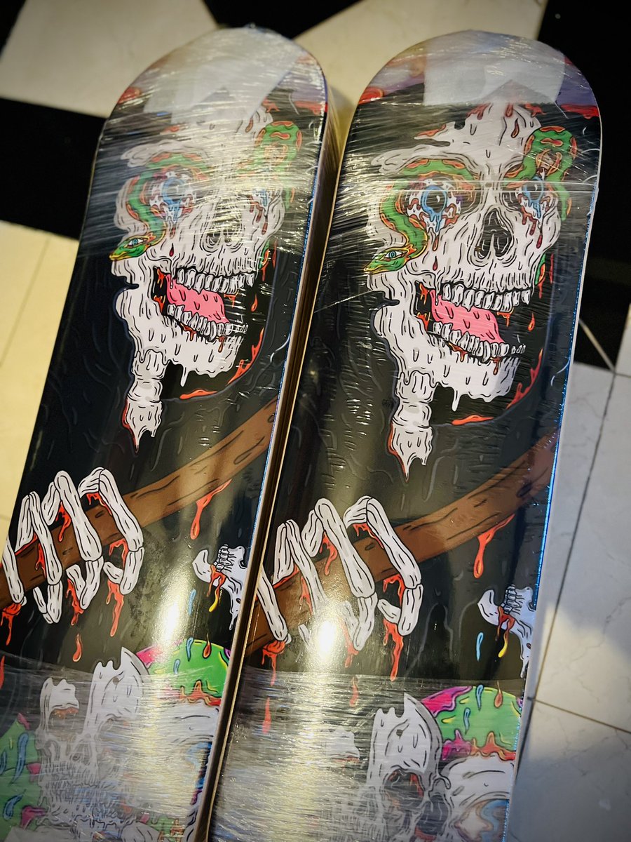 ALIENQUEENNFT's tweet image. Damn…ready to sign these skate decks 💀🔥✍️🛹