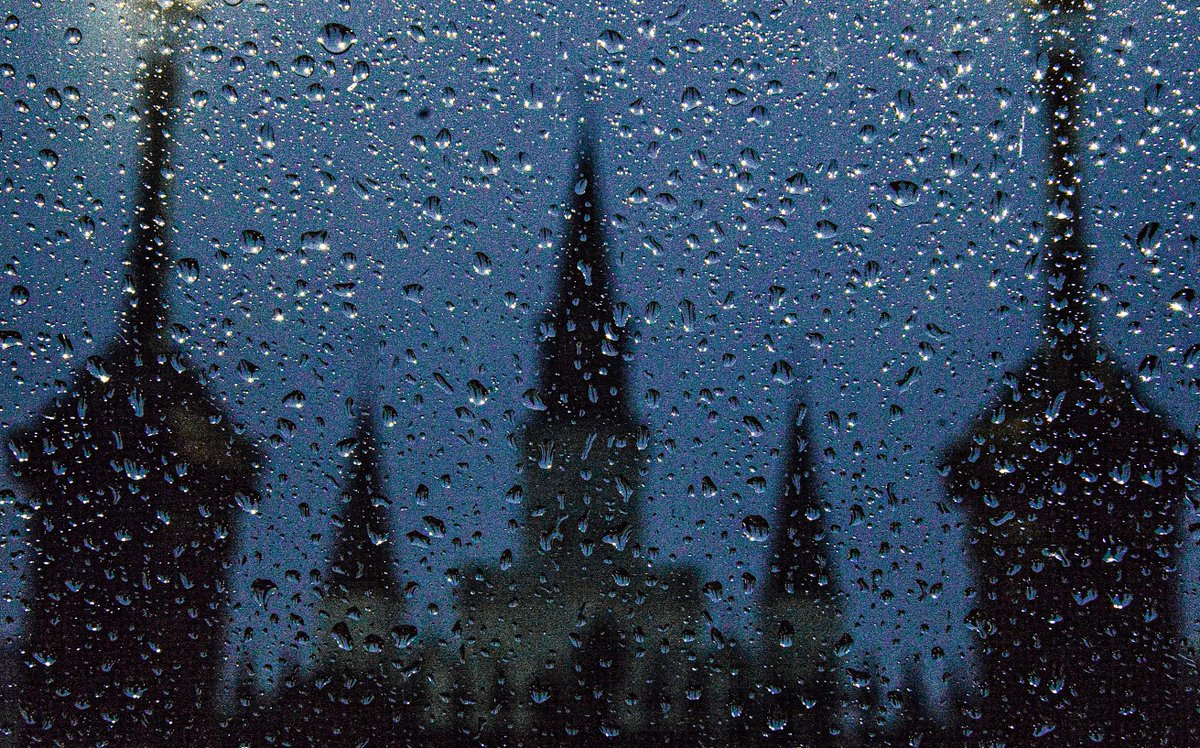 marcorasi1960's tweet photo. View from a car window, New Orleans (if you zoom in on the drops, you will see tiny upside-down cathedrals) https://t.co/KrtD2qYrbc