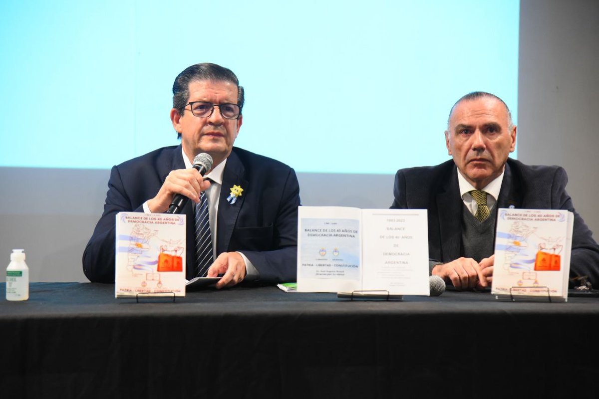PedroBraillardP's tweet photo. Junto a @NoelBreard en la presentación de su documento "40 años de democracia" en la 13 ° edición de la Feria del Libro de #Corrientes que organiza el @CorrientesGob a través del @culturactesok. https://t.co/mEU8Y8K6wR