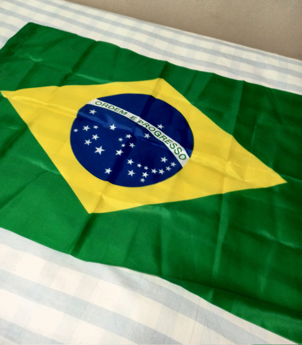p1hbrightness_'s tweet photo. Atenção P1eces!
Como vou ir no show do P1H em POA dia 23 de julho, estarei levando essa bandeira do brasil e quem quiser que eu escreva o nome ou o user/@ nela pode por nos comentários!!

#P1Harmony #피원하모니 #P1ONEERinBrasil #P1HinBrasil @P1H_official @P1H_members https://t.co/cPq1Jmda7I