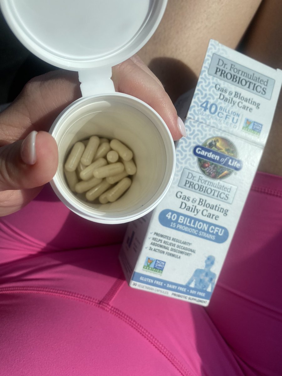 makasaurus_'s tweet photo. Wow thanks @Target  &amp; @gardenofliferaw for skimping on my probiotics bottle. I JUST bought this right now at Target, opened it, and there’s only 26 capsules when there should be 30 🧐🤨

Wouldn’t care, but for $32/bottle, I expected more 😏 https://t.co/NuzfLeog5G