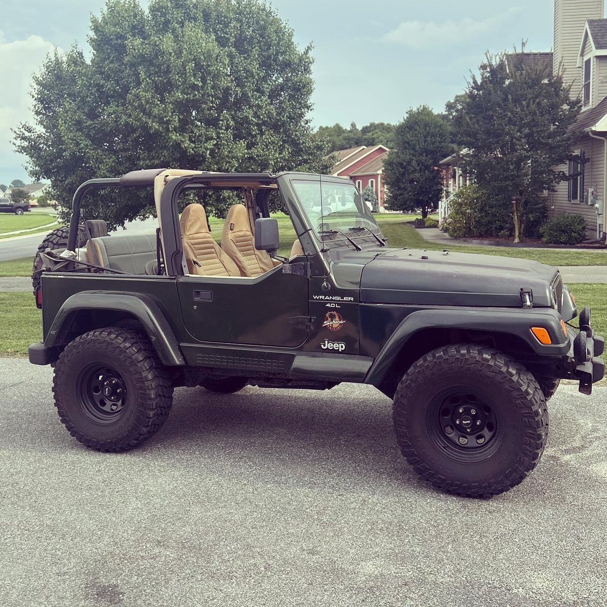 ___The3rd's tweet photo. New jeep who dis📞📞 https://t.co/T4h6xGK6dM