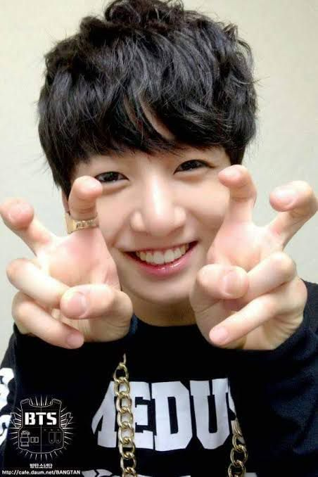 jmfilter21's tweet photo. #JUNGKOOK ya había recibido tarjetas de visita de siete empresas de entretenimiento distintas durante las audiciones de Superstar K3.
🐰: Ninguno de ellos me dijo realmente por qué querían contratarme.Recuerdo que una de las empresas quería que fuera a una habitación de hotel (+) https://t.co/4HR33ngXDC