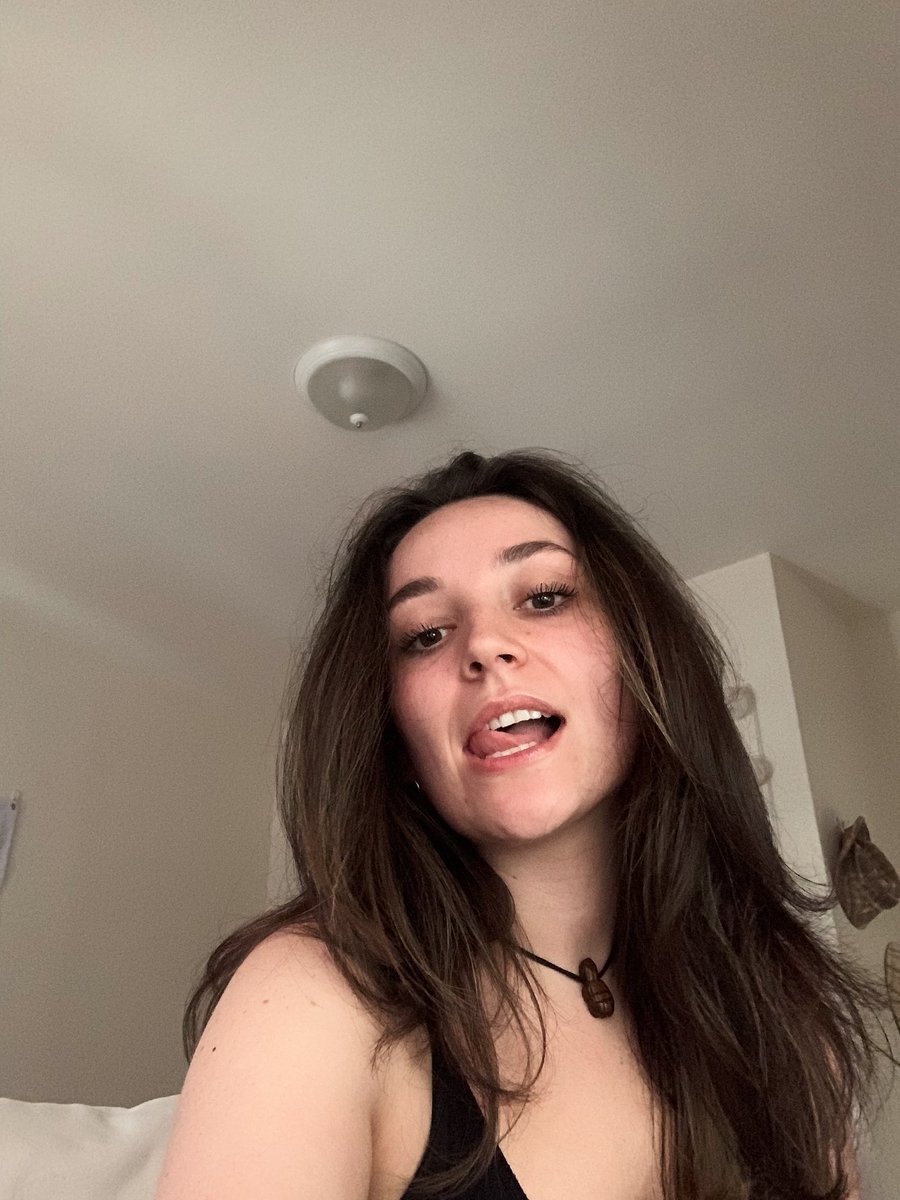 maddywest_'s tweet photo. hey https://t.co/Zzfu23BenP