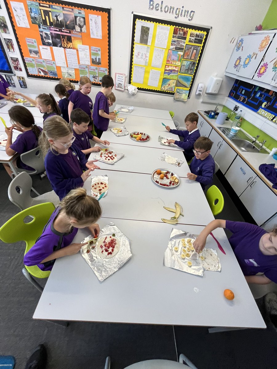 YBB_Y3's tweet photo. The children loved making fruit pizzaโs during WOW week! #WeekOfWellness #YBB (2/3) https://t.co/hk7czR0yBI