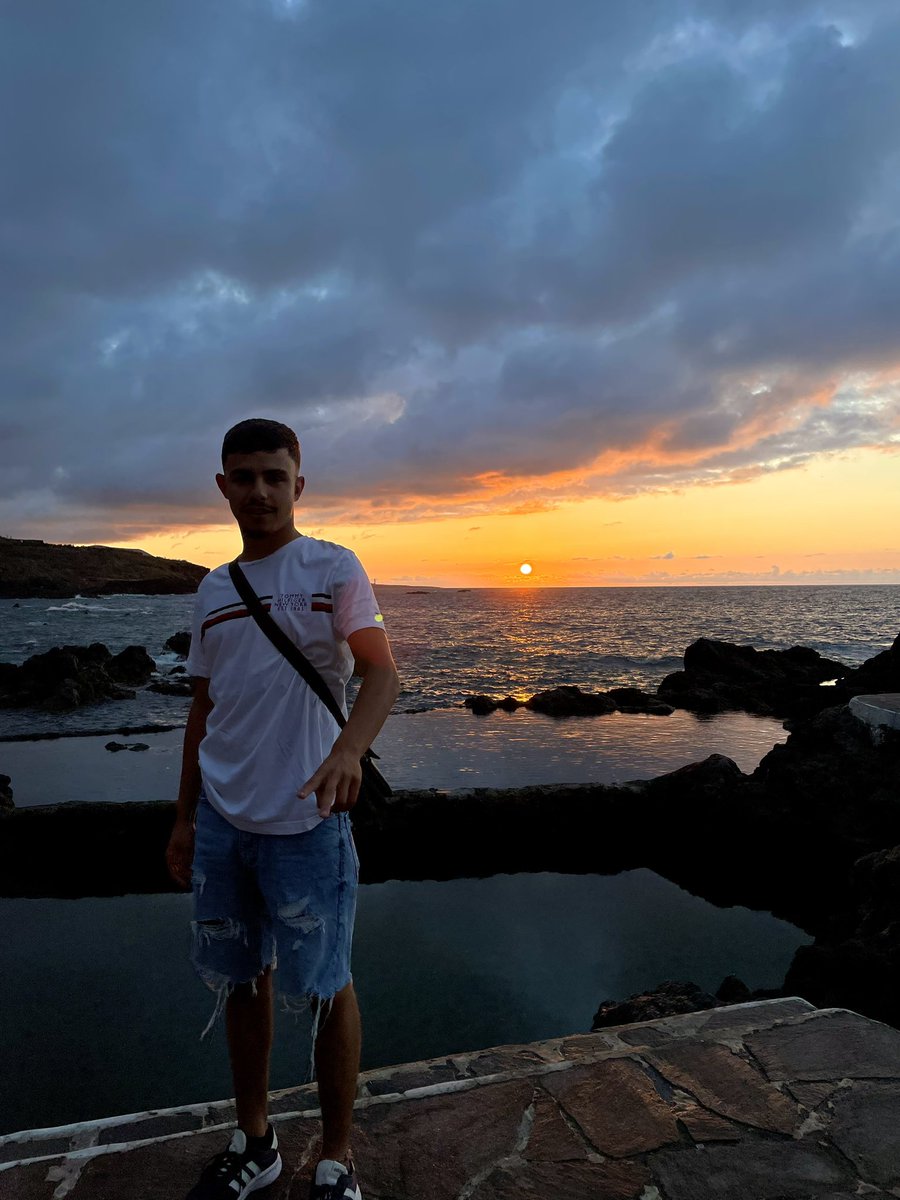 Abrahamm0604's tweet photo. La isla vecina loco https://t.co/wKzIrva5ll