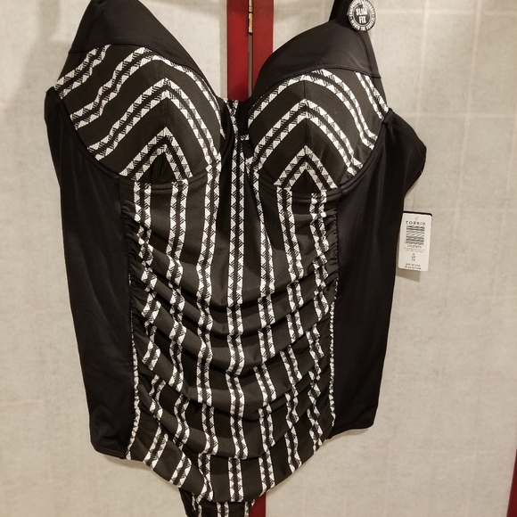 RuarkWendy's tweet photo. So good I had to share! Check out all the items I'm loving on @Poshmarkapp #poshmark #fashion #style #shopmycloset #torrid #disney #jcrew: https://t.co/kwabPDohRU https://t.co/fwO9xgWybr