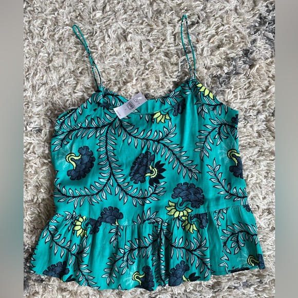 beeslou13's tweet photo. So good I had to share! Check out all the items I'm loving on @Poshmarkapp #poshmark #fashion #style #shopmycloset #loft #spartina449 #torrid: https://t.co/1n4h3vBaIE https://t.co/zmiX62TPm9