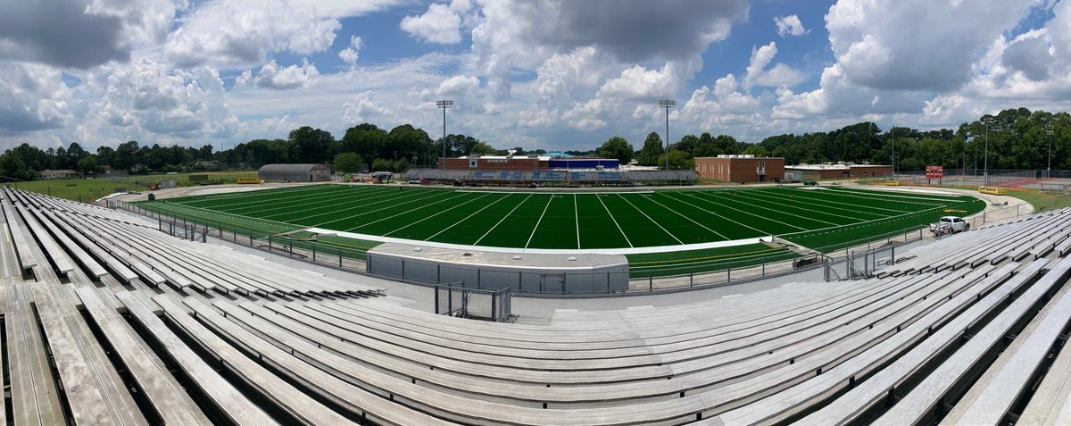 KHS_Chiefs's tweet photo. Whose ready to see some action out on this brand new turf field?? https://t.co/Ixp6VHpY5U