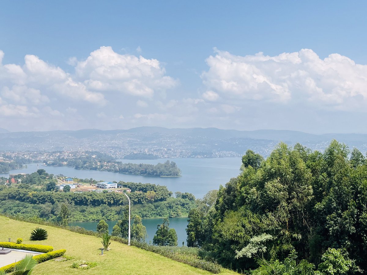 There is beauty around every bend✨🍃🌳🌊#natureatitsbest #natureview #breathedeep #naturebeauty #keepyoureyesopen #for #more #beautifuldestinations #with #heritagesafaris #visitrwanda🇷🇼 #temberaurwanda #exploremore #beautifulrwanda #beautifulafrica #Beautifulworld