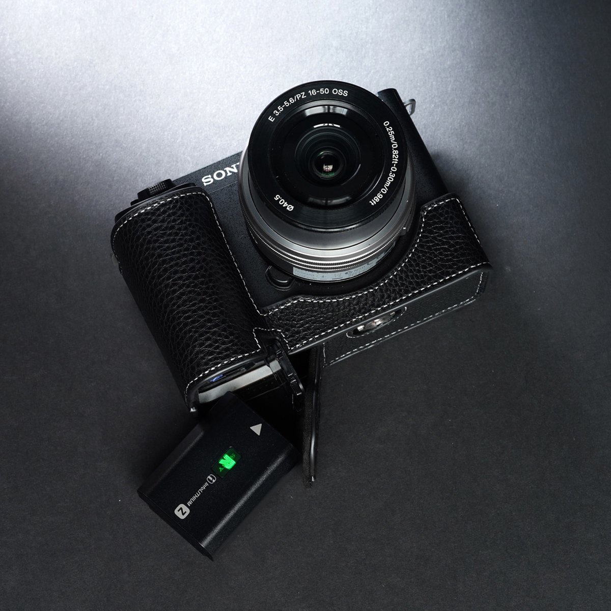 evhnYiJZ08ESINI's tweet photo. こんにちはスマイルカメラです😃
TP Original からSONY ZV-E1用ボディーケースが新登場!!
TP Original SONY VLOGCAM ZV-E1 用 ボディーハーフケース ブラック
https://t.co/18ukuhXPEV
#カメラケース #sonyzve1 #zve1 #新発売 #新製品 #sony #tporiginal #スマイルカメラ https://t.co/q60ZeFUZpf