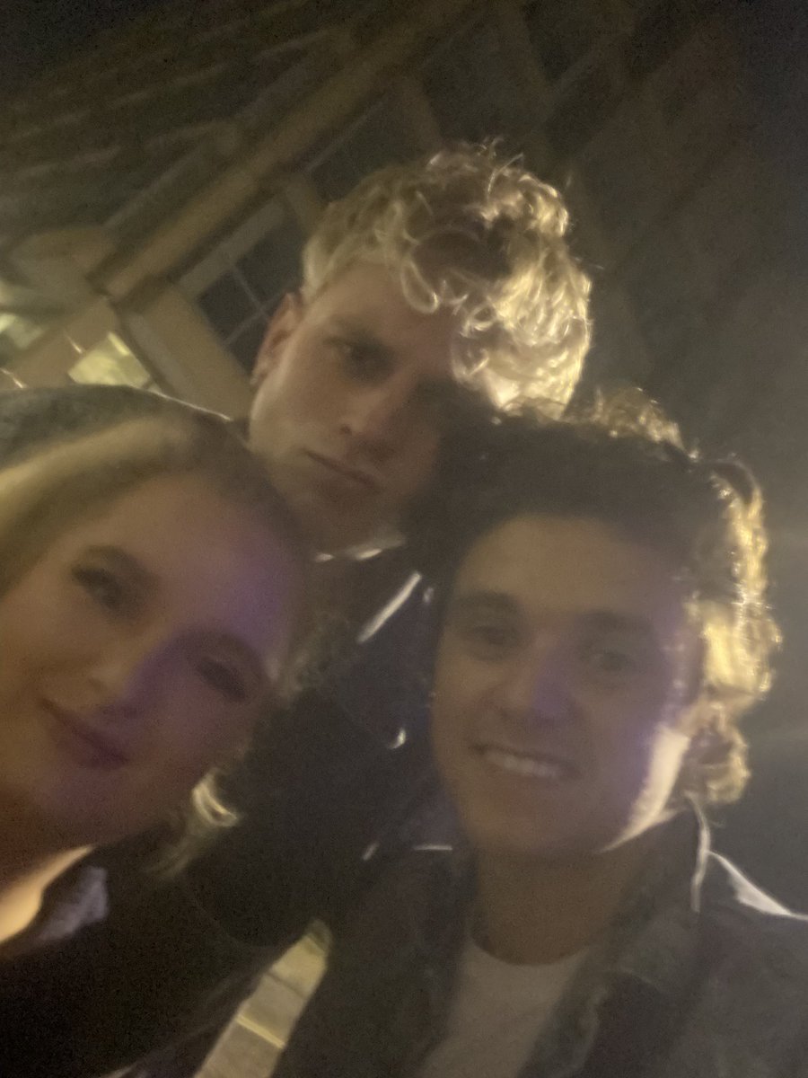 BradsGloryDays's tweet photo. Never expected a night out to turn out like this @TheVampsTristan @TheVampsBrad https://t.co/gm2rfO1y9N