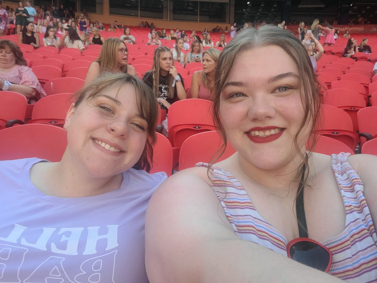 jasmine is on cloud 9 💗 tweet media