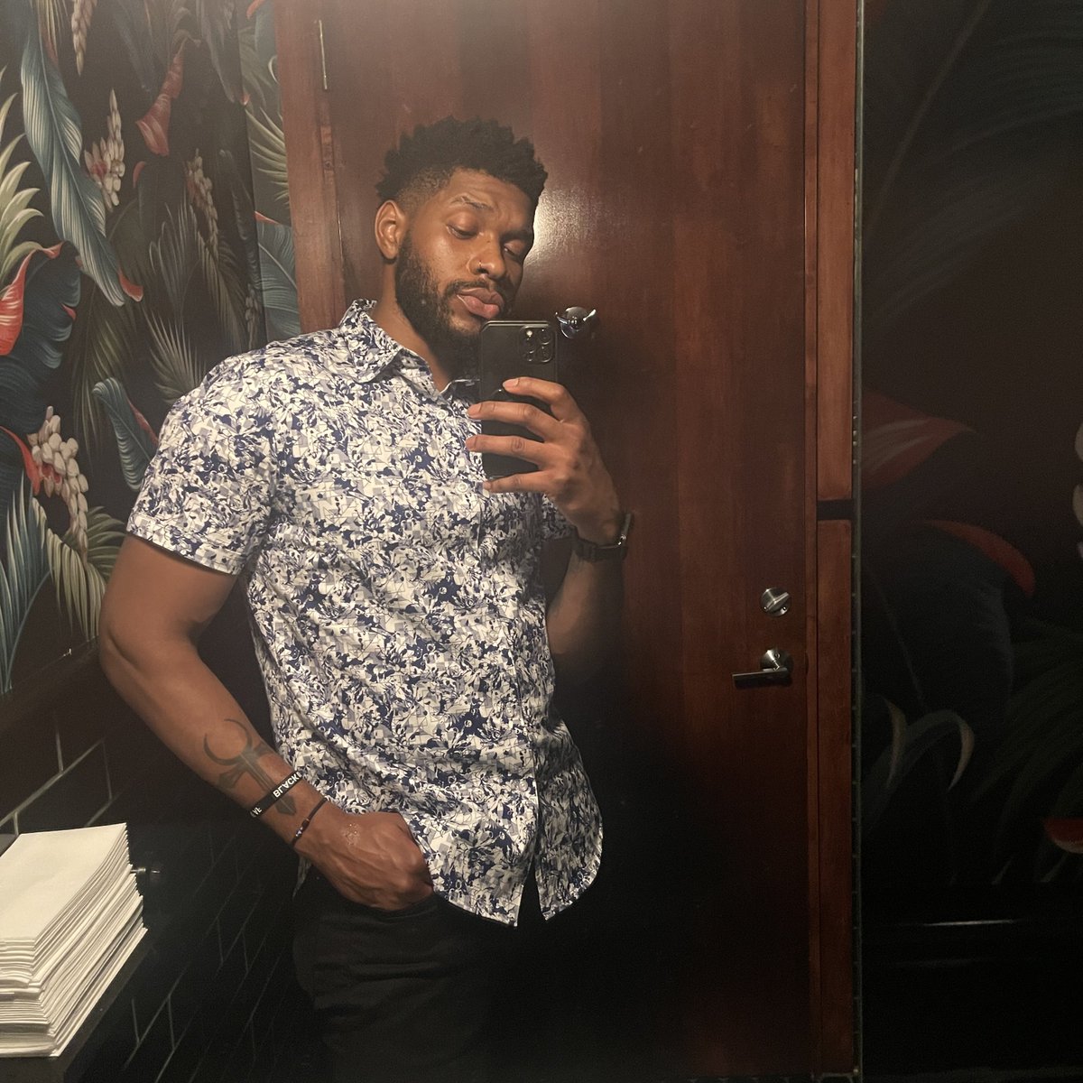 DanaDxne's tweet photo. 27

keep the age train going. qt a pic w your age https://t.co/EQvZUQB7St