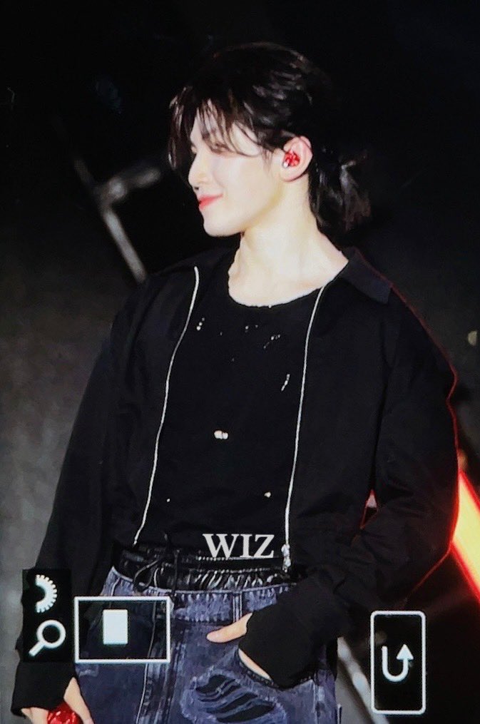 WIZ_1122's tweet image. 230709 TMEA 

꽁지봐 !!!! 귀여워 !!!!!! 

#WOOZI #우지 #ウジ #SEVENTEEN #세븐틴