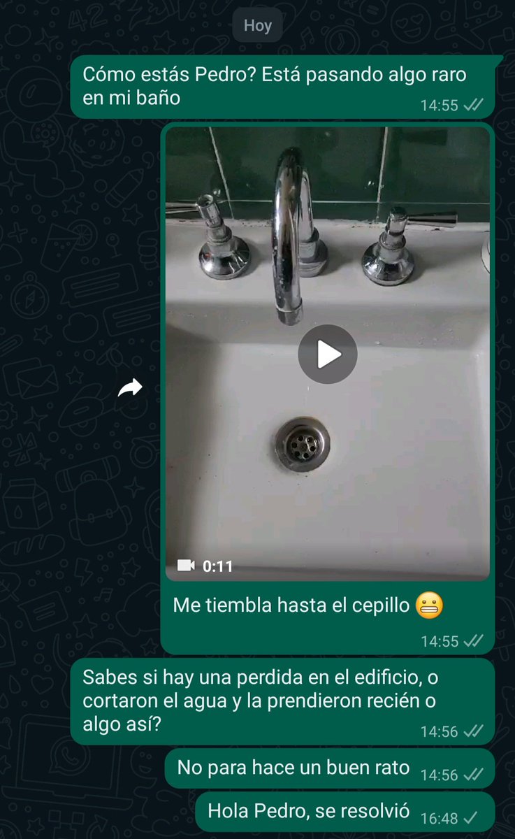 santikorovsky's tweet photo. 3hs convencido de que había un problema en la cañería del baño que hacía temblar todo, hasta que me di cuenta que había dejado el cepillo eléctrico prendido.  Releo mi charla con el portero y confirmo que el que tiene problemas graves soy yo. https://t.co/ovyydDlj43