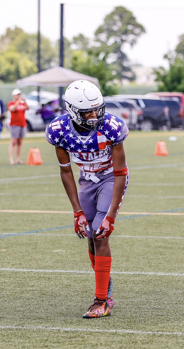 H3_monroe's tweet photo. 💥D E T E R M I N A T I O N💥
#H3 #DaMatchupNightmare
@SkysTheLimitWR @KenAnioJr @LCFitnesspro @4thQtMentality @WRHitList @widereceivermag @PrepRedzoneNext @BattleSportsCo https://t.co/6zEJVj6bP8
