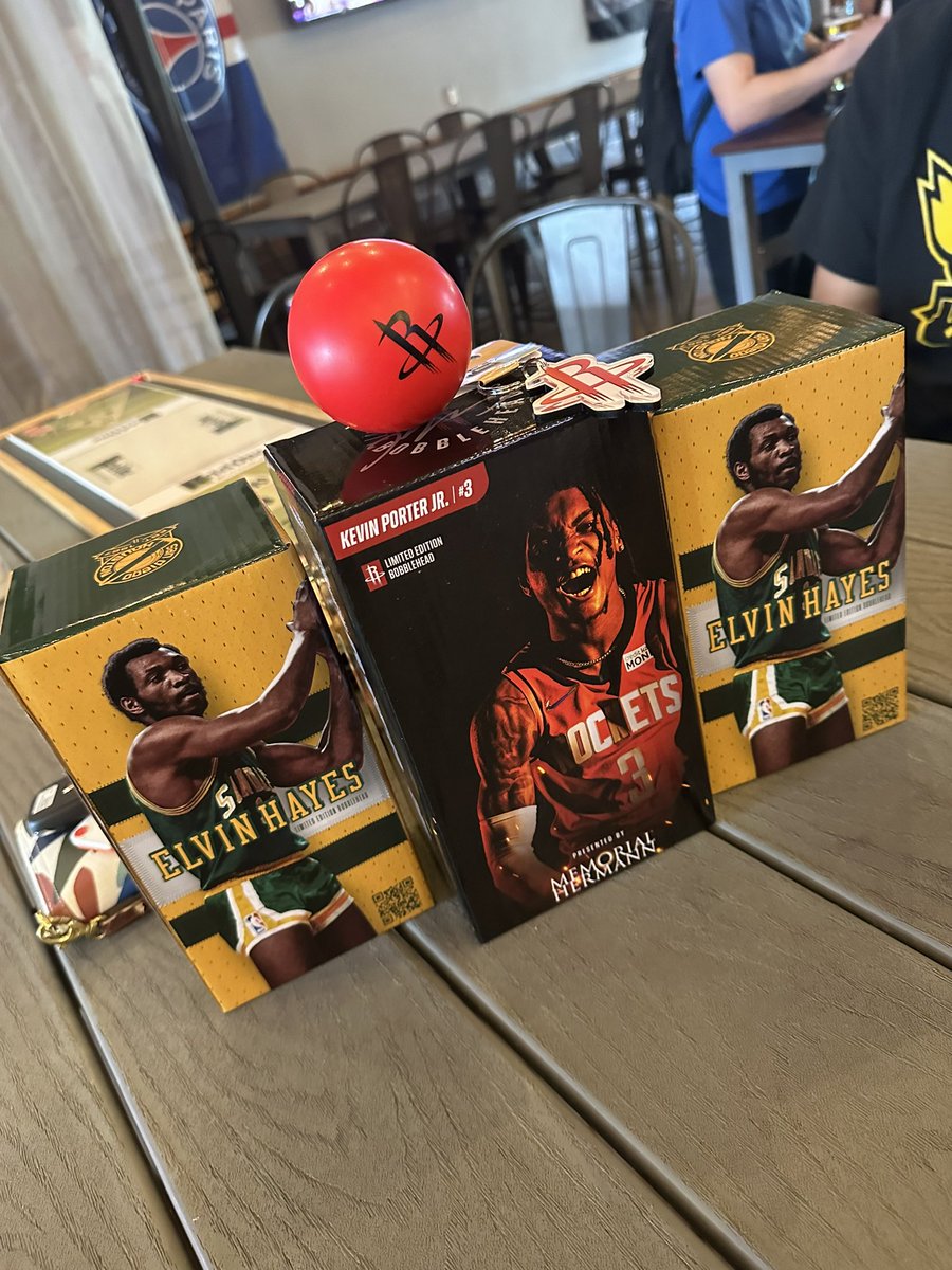 Beesisme's tweet image. 🗣️ THEY CAINT HOLD US 
#winnerstable @HoustonRockets