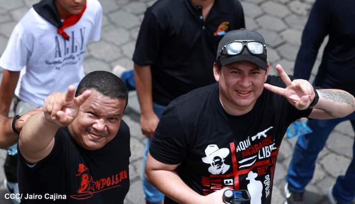 AlbertSentation's tweet photo. #𝑻𝒐𝒅𝒐𝒔𝑱𝒖𝒏𝒕𝒐𝒔𝑪𝒐𝒏𝑫𝒂𝒏𝒊𝒆𝒍 
#SomosRed #Nicaragua 
 💥Al sonar de la música, ondeando banderas y gritando consignas, Caminando hacia el Siempre Más Allá, hacia el 44/19 https://t.co/agvhtXqc6J