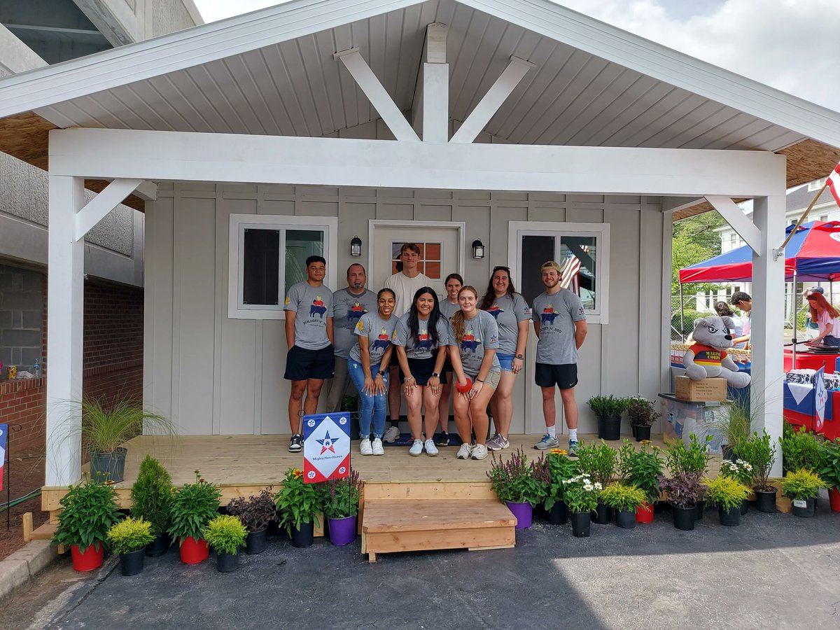 RALINassociates's tweet photo. We would like to thank our interns, who worked tirelessly Thursday and Friday to make sure the 2nd Annual Builders N' BBQ event ran smoothly!
#BuildUp #RaLin #BuildUpColleagues #BuildUpCommunity #buildersnbbq https://t.co/gLeVFp3RAo